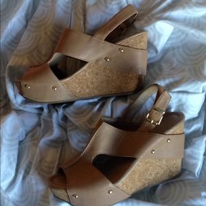 KENNETH COLE REACTION wedge heel size 7